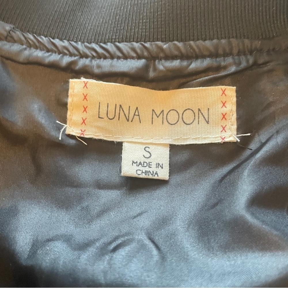 Anthro Luna Moon Oversized Floral
Satin Long Bomber Jacket- Size Small NWOT - Picture 10 of 11